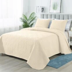 3-Piece Beige Modern Microfiber King-Quilt-Set Quilt Set