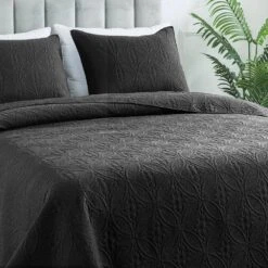 2-Piece Black Modern Microfiber Twin/Twin-XL-Quilt-Set Quilt Set -More Furniture Store jearey quilts coverlets bk cg3jt t txl c3 1000